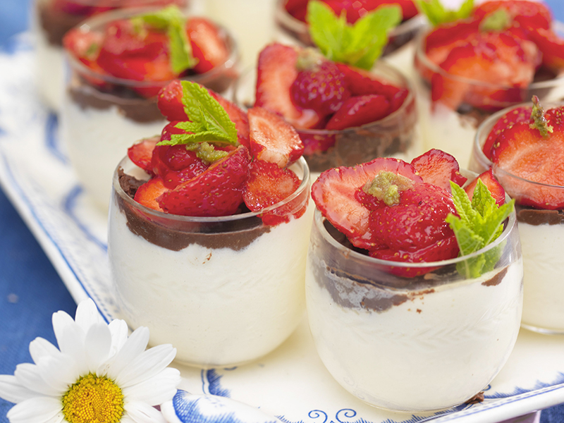 Midsommardessert med söta bär