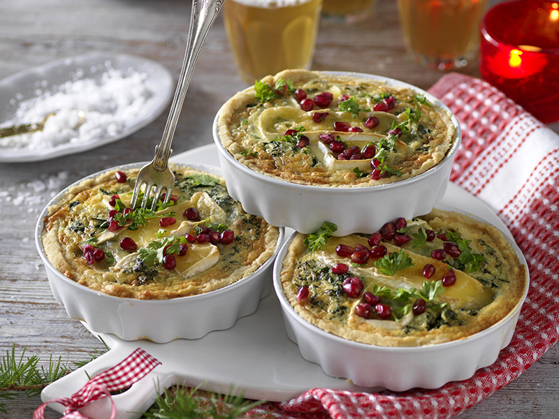 Grönkålspaj med brie och valnötter