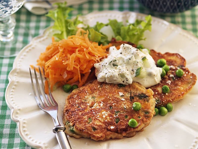 Frasiga fritters med tzatziki