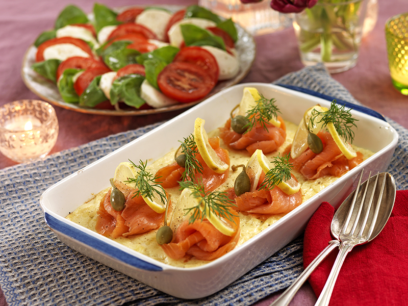 Ugnsomelett med lax och tomatsallad