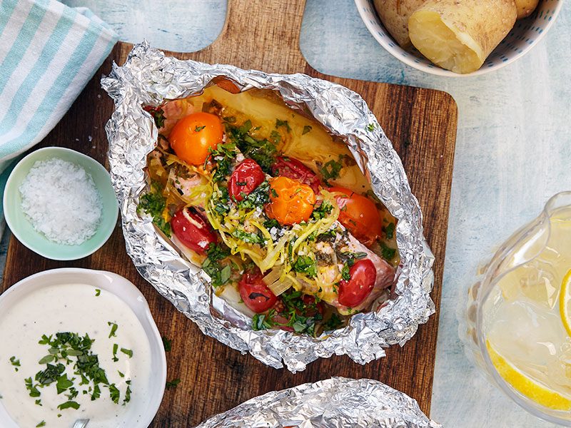 Laxpaket med örter och citron.