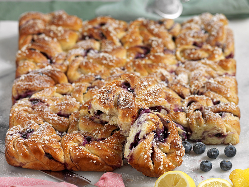 Blåbärsbullar i långpanna