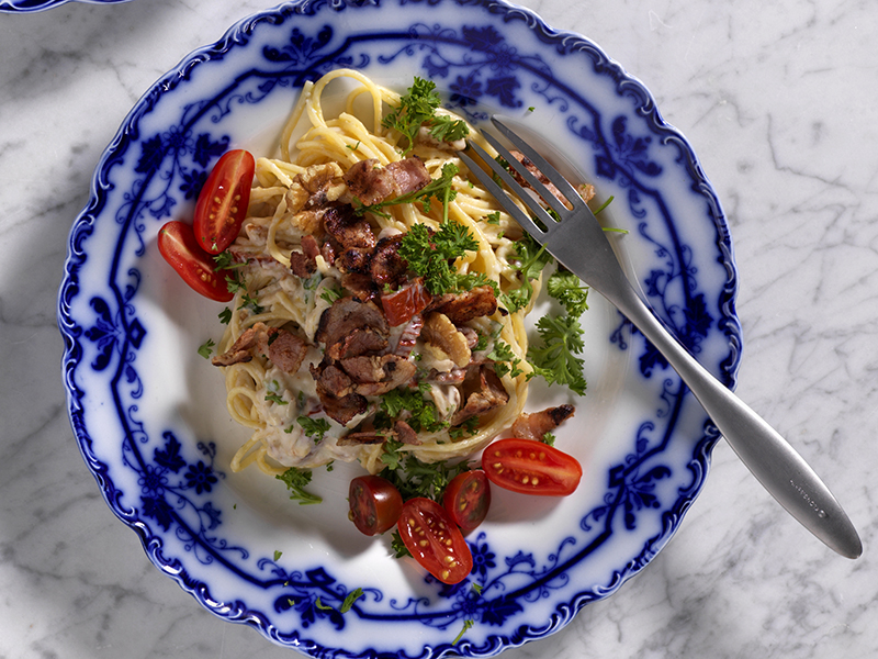 Pasta med valnötter och bacon