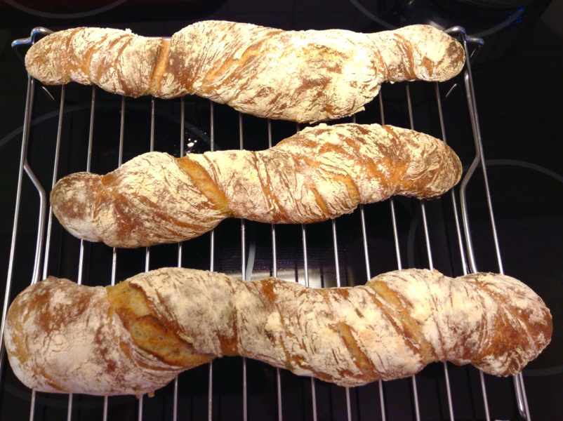 Lättbakad surdegsbaguette