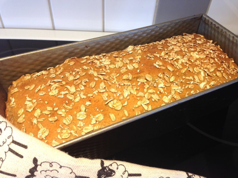Lättbakat dinkelbröd i form