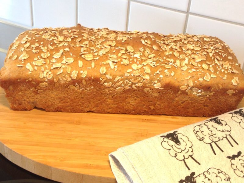 Lättbakat dinkelbröd i form