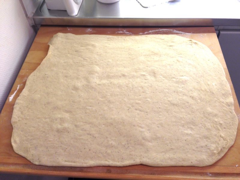 Kanelsnurror med surdeg och hemgjord mandelmassa (du behöver ingen surdeg i förväg)
