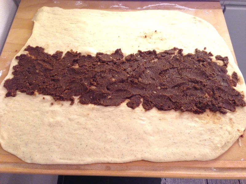 Kanelsnurror med surdeg och hemgjord mandelmassa (du behöver ingen surdeg i förväg)