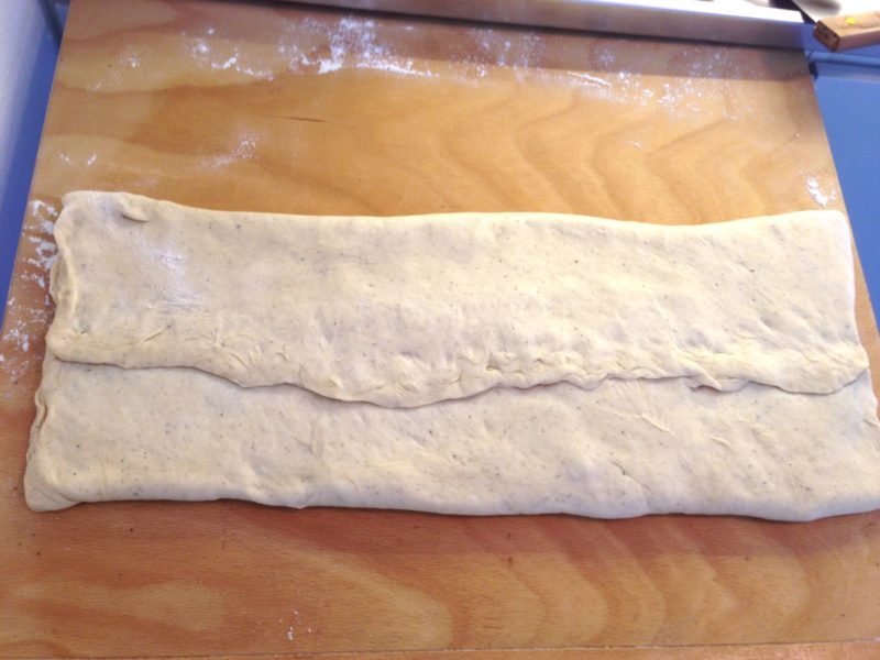 Kanelknutar med hemgjorde mandelmassa och surdeg (du behöver inte ha en surdeg i förväg)