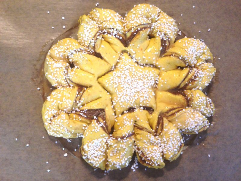 Saffransstjärna med pepparkaksfyllning till lussekaffet