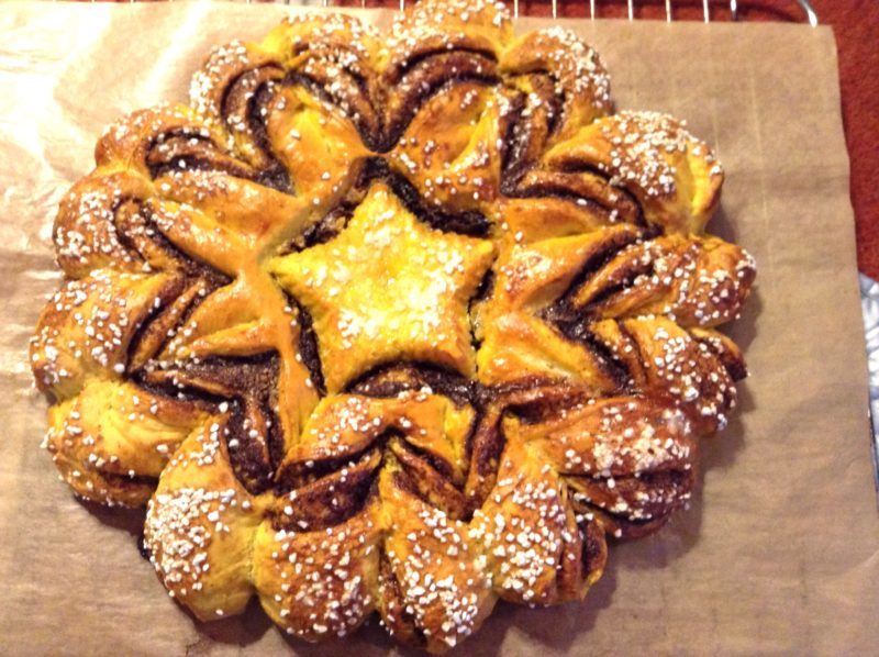 Saffransstjärna med pepparkaksfyllning till lussekaffet
