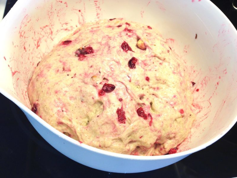 Dinkelbröd med hasselnötter och lingon