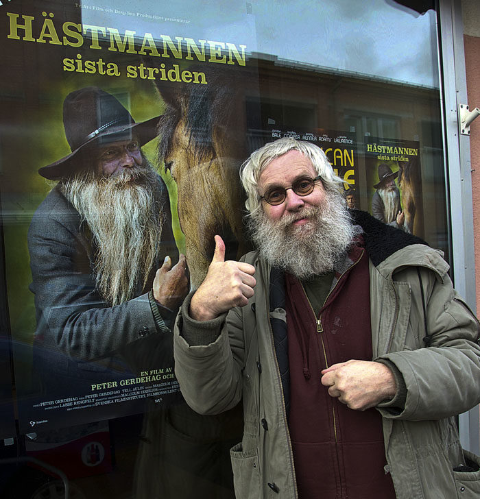 En filmstjärna och en vanlig man. Skulle du vilja påstå att modeikonerna Hästmannen Stig-Anders Svensson och lufsen Min husse skulle kunna vara några positiva förebilder för den uppväxande generationen gossebarn? Inte. Det är tur att det finns sådana män som USA:s blivande president Donald Trump och moderaten Demon Haffo att se upp till för dagens unga män.
