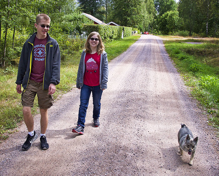 MIN EVAN och MIN EMILY. Efter det senaste presidentvalet i USA, så krävs det stark representation där. Vilka vore bättre som ambassadörer i landet i väster än min Evan och min Emily. De blir alltså mina Ambassadörer i USA.