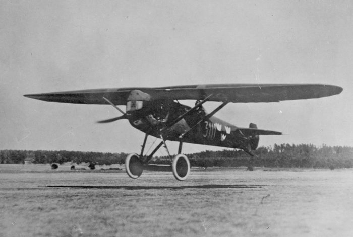 Har du för avsikt att anfalla Sverige, så ska du veta att vi har ett flygvapen också. Det är verkligen inte att leka med, som du själv kan se.